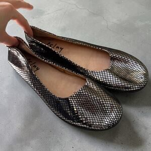 French Sole FS/NY Zeppa Womens Metallic Silver Snake Print Ballet Flats Size 9